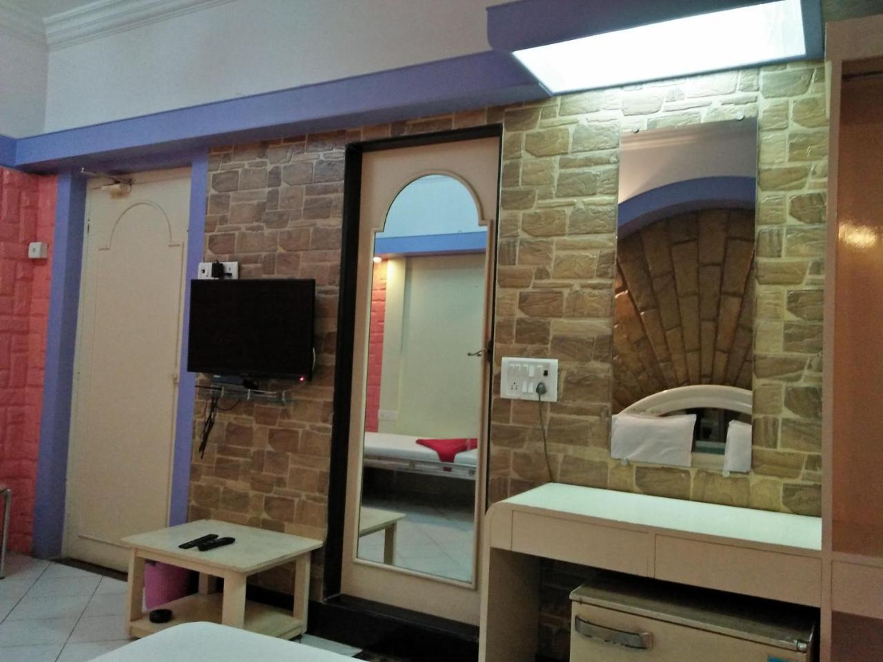 Hotel Blue Bird Colaba Mandve Exterior foto