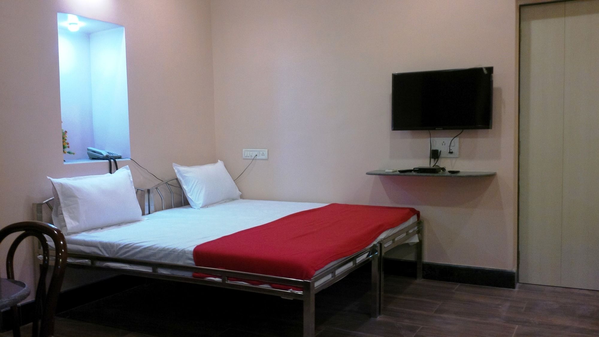 Hotel Blue Bird Colaba Mandve Exterior foto