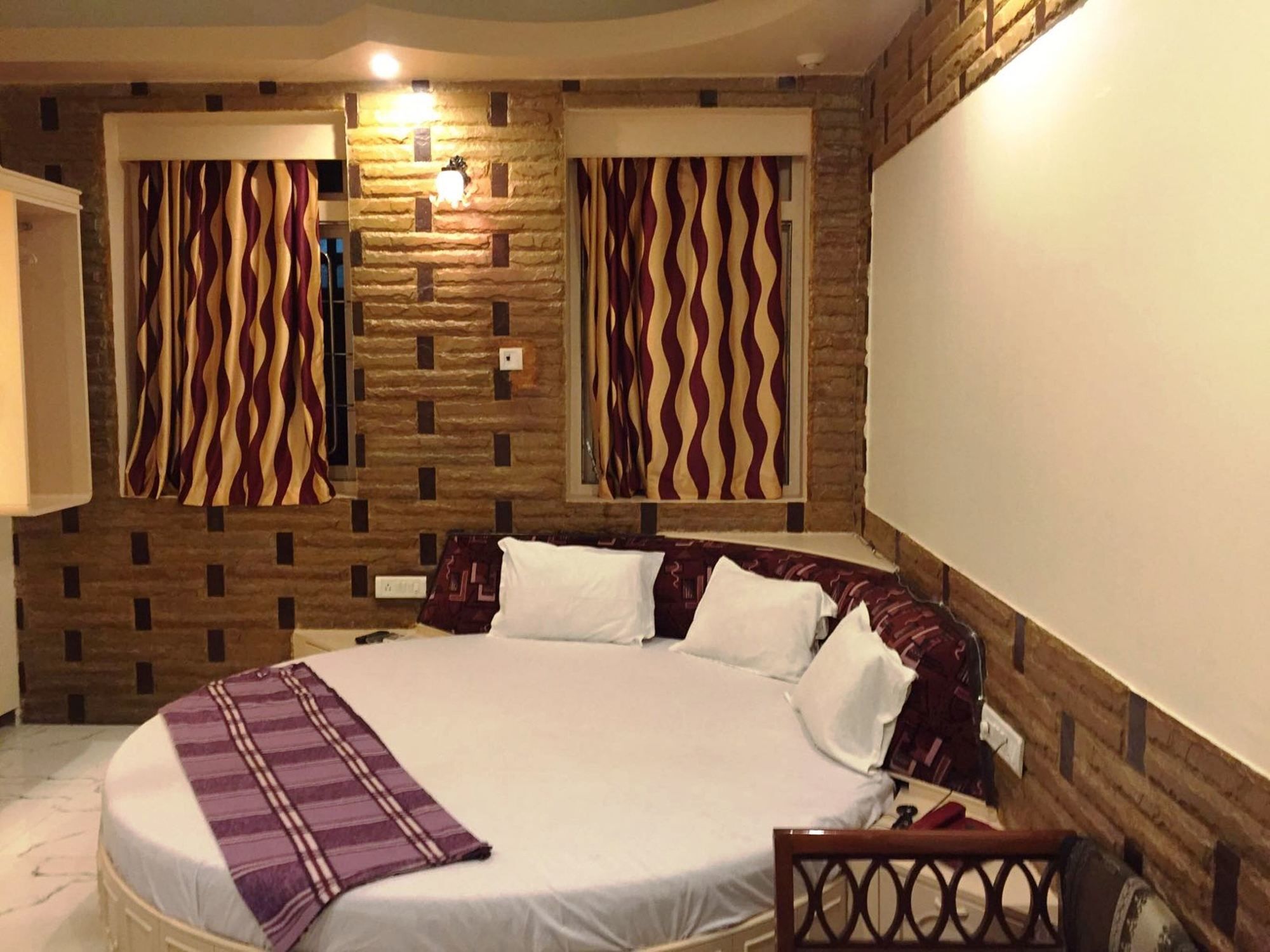 Hotel Blue Bird Colaba Mandve Exterior foto